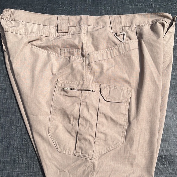 Men’s Lightweight Cargo/Utility Shorts - Picture 4 of 13